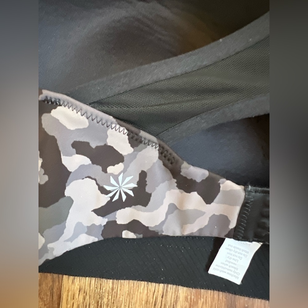 NEW Athleta Advance Sports Bra Gray Black Camo 40D - Picture 3 of 9